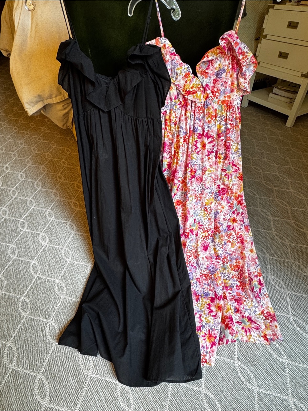 H&M 2 for 1: Ruffle, Vneck Maxi Dresses - Picture 3 of 8